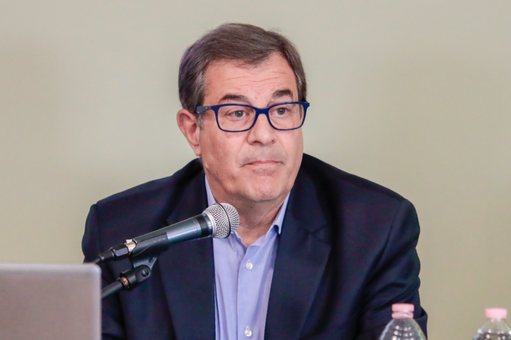 Giorgetti a Schmidt: “Facile attaccare una città sulle buche”